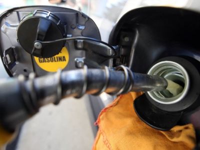  Preço da gasolina cai pela 4ª semana seguida. Valor médio é de R$ 6,07