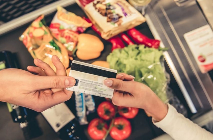  Cartão de loja faz lares aumentarem 20% seus gastos no supermercado