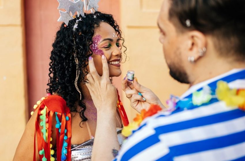  Busca por maquiagens para o Carnaval de 2024 cresce 345% no e-commerce
