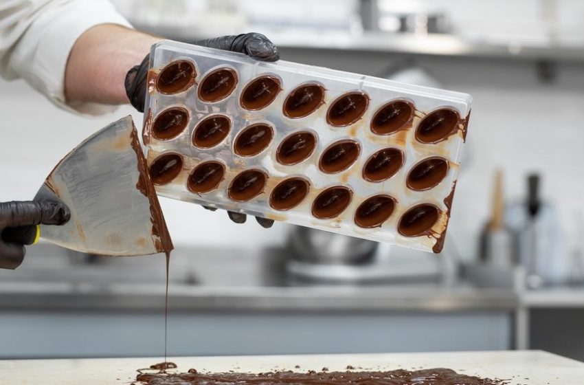  Indústria de Chocolate contratou 8 mil trabalhadores temporários para Páscoa de 2024
